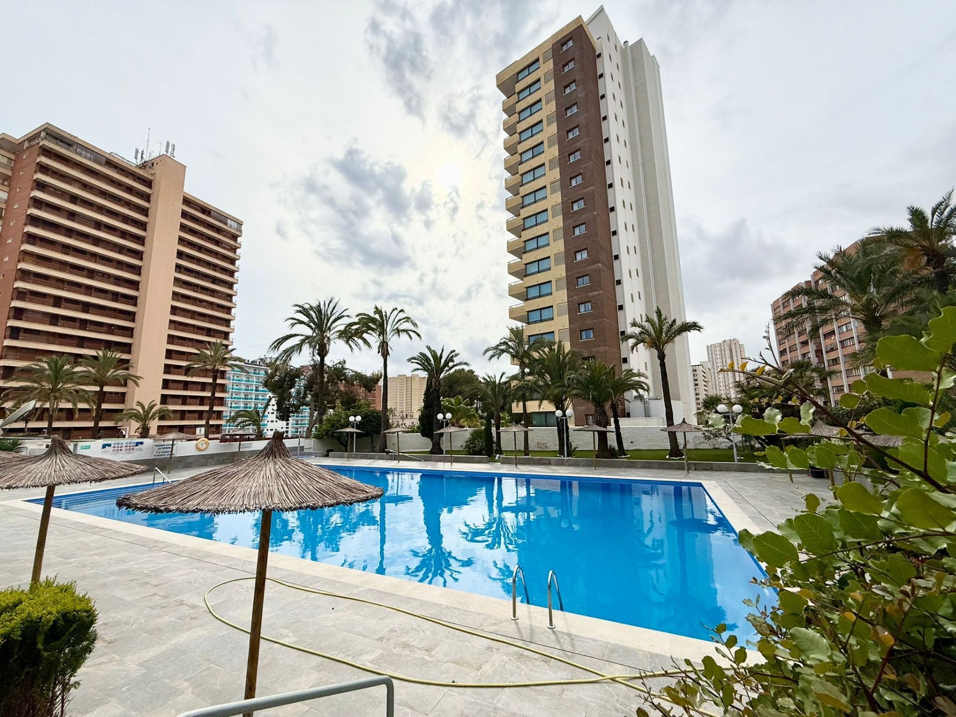 Swimming pool of Apartment for sale in Benidorm  with Air Conditioner, Heating and Terrace