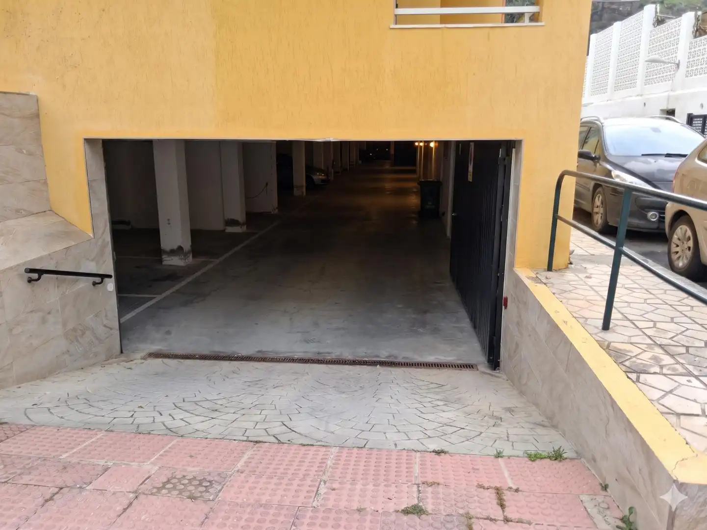 Parking de Piso en venta en Almuñécar con Calefacción, Amueblado y Balcón