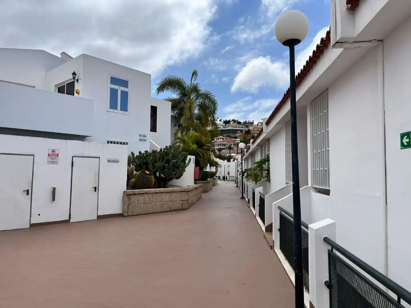 Vista exterior de Apartament en venda en Adeje amb Terrassa, Moblat i Balcó