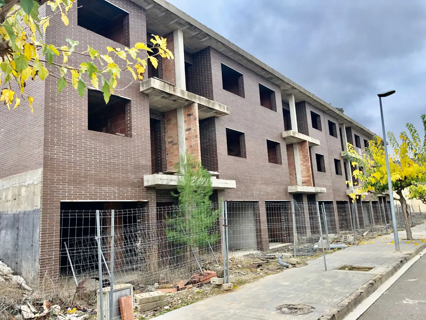 Vista exterior de Casa adosada en venda en Ascó amb Jardí privat, Terrassa i Balcó