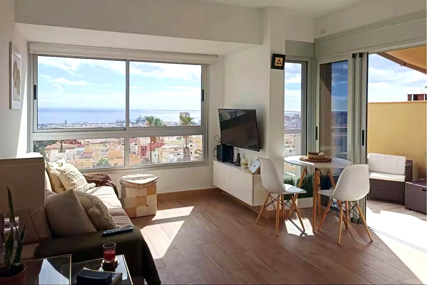 Living room of Flat to rent in  Santa Cruz de Tenerife Capital  with Terrace, Storage room and Furnished