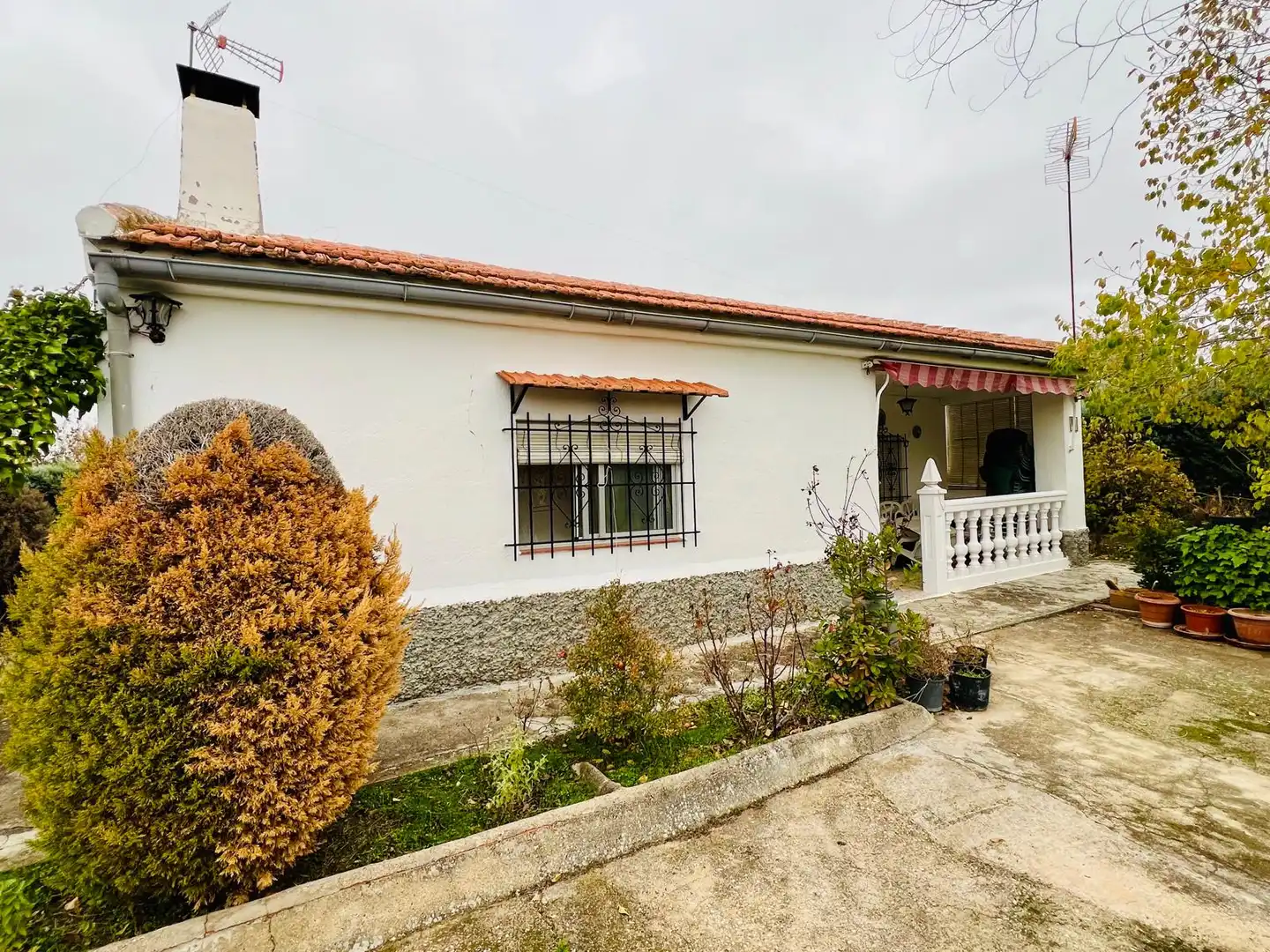 Vista exterior de Finca rústica en venda en Illana amb Jardí privat i Moblat