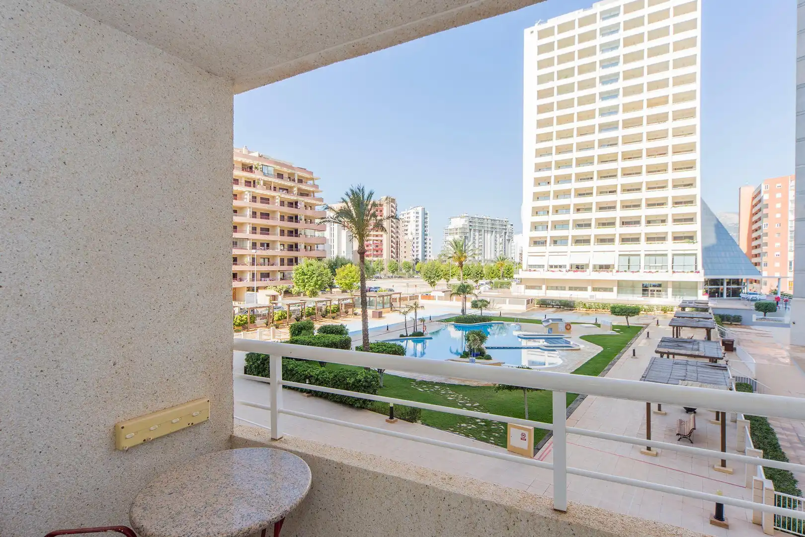 Terrassa de Apartament en venda en Calpe / Calp amb Aire condicionat, Balcó i Piscina comunitària