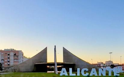 Vista exterior de Apartament en venda en Alicante / Alacant amb Terrassa