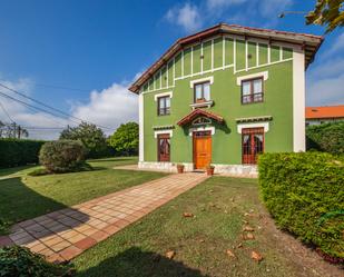 Vista exterior de Casa o xalet en venda en Gijón  amb Calefacció, Parquet i Terrassa