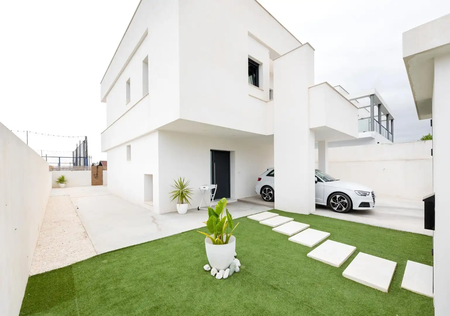 Vista exterior de Casa o xalet en venda en La Zubia amb Terrassa i Piscina