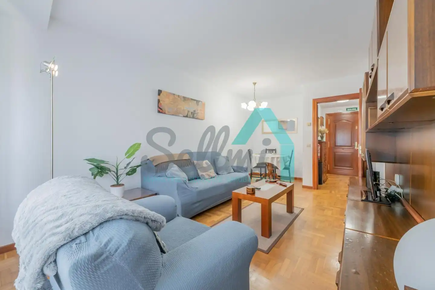 Sala d'estar de Pis de lloguer en Gijón  amb Calefacció, Parquet i Moblat