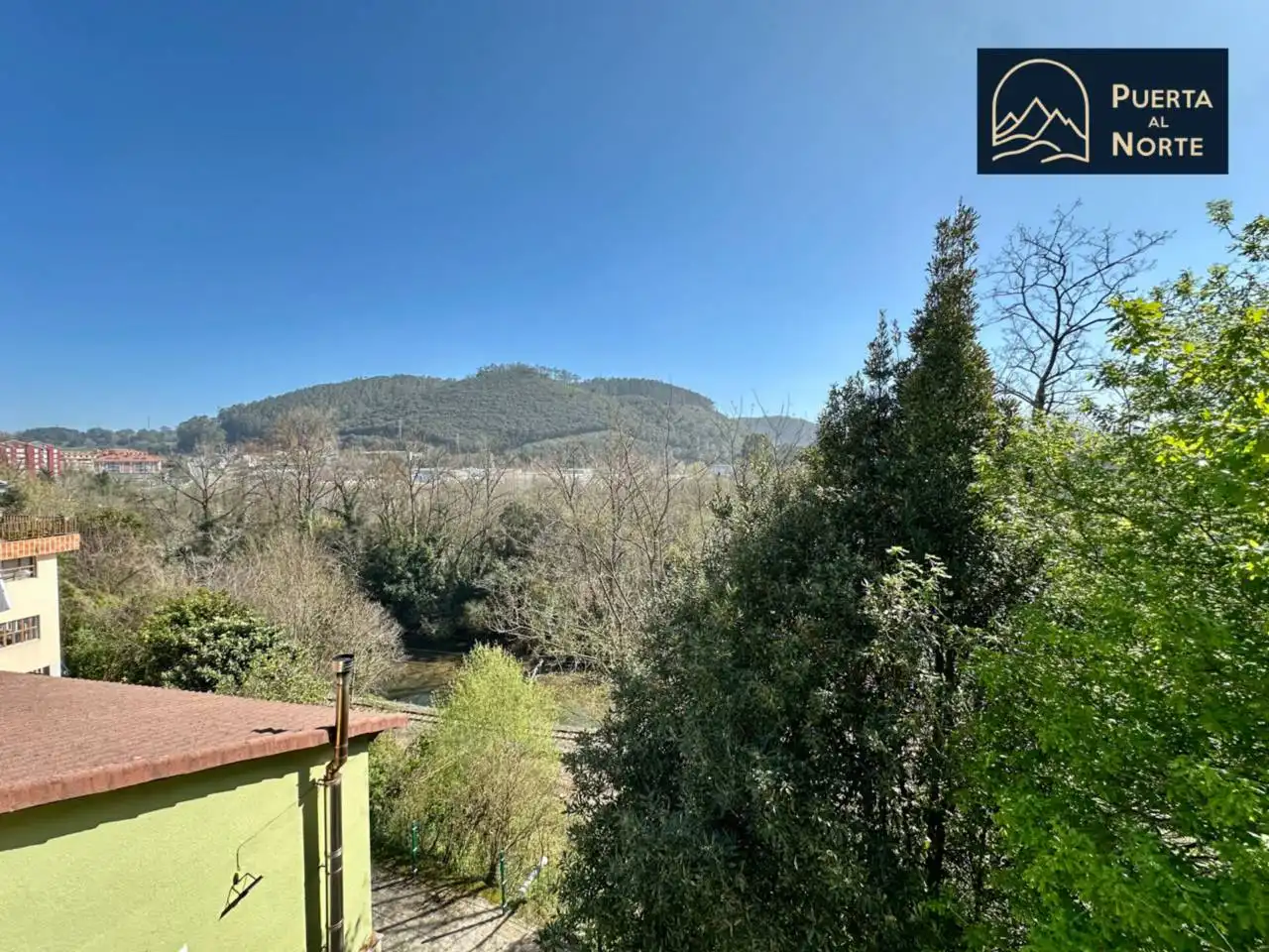 Vista exterior de Casa o xalet en venda en Medio Cudeyo amb Calefacció i Terrassa