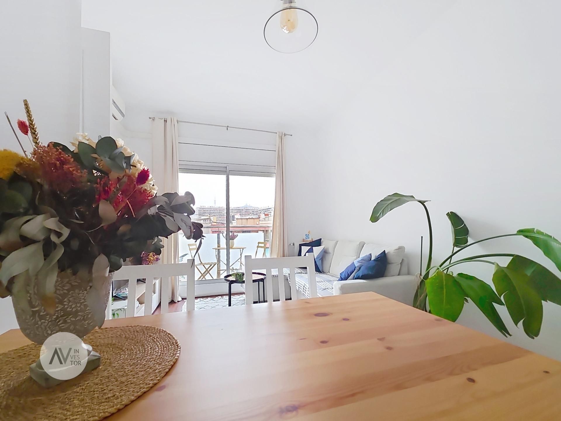 Sala d'estar de Pis en venda en  Barcelona Capital amb Aire condicionat, Parquet i Balcó