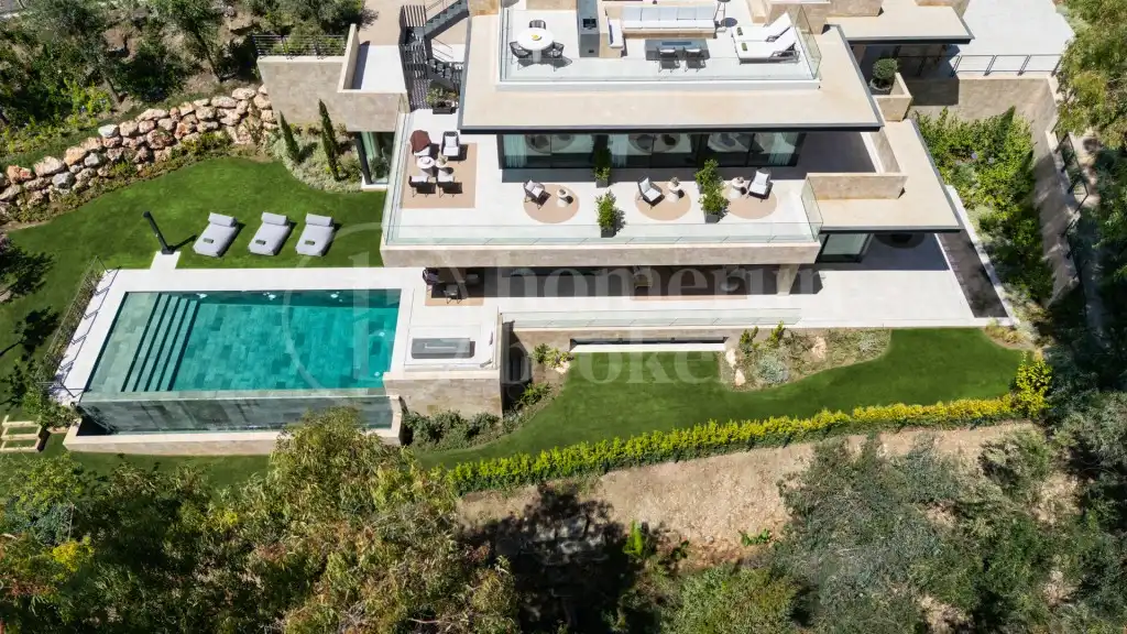 Chalet con piscina en venta en Nueva Andalucía, imagen 3