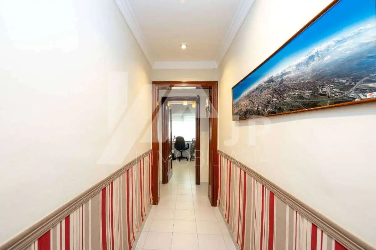 Wohnung zum Verkauf in Granada mit Klimaanlage, Heizung und Terrasse