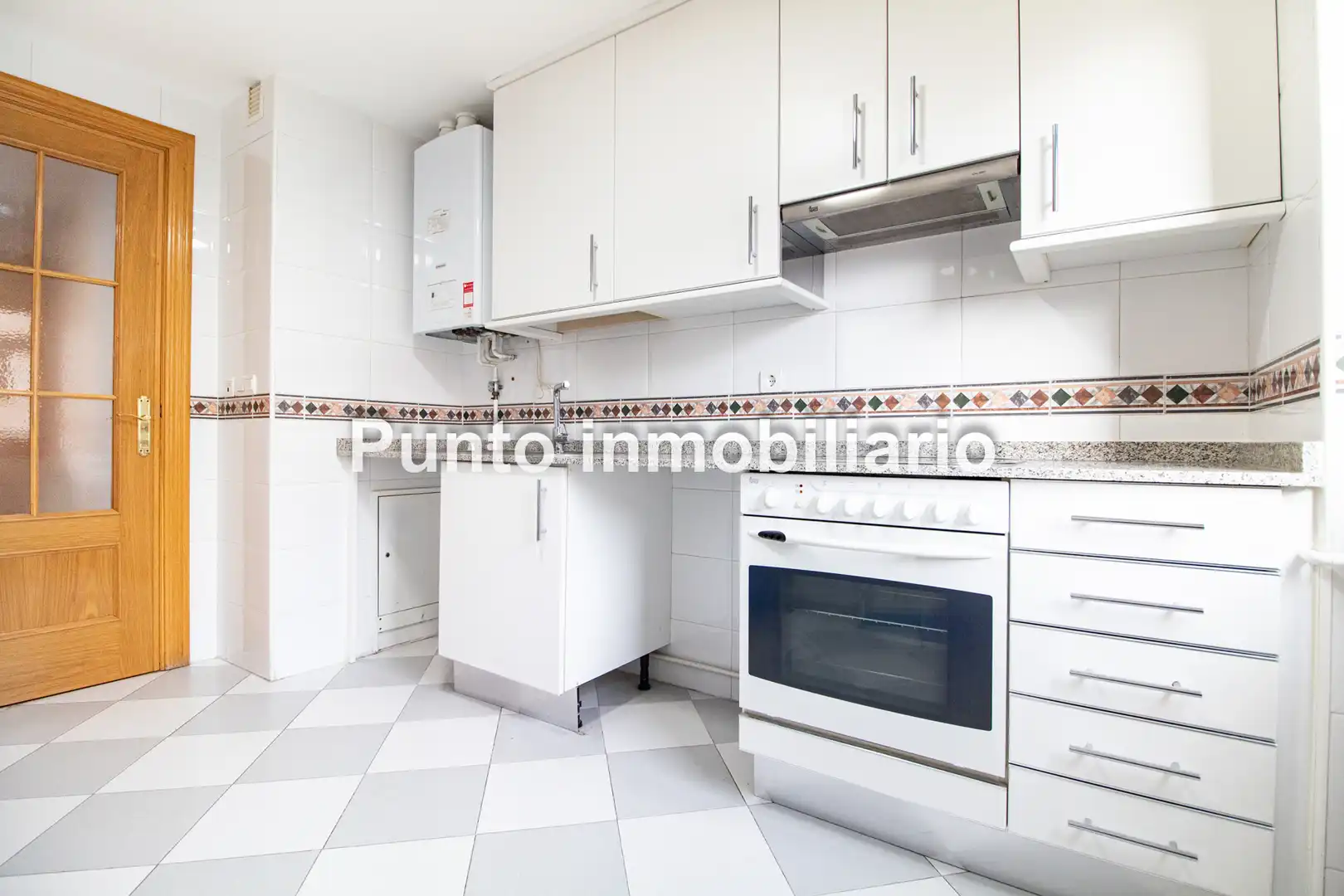 Kitchen of Flat for rent in Valladolid  with Heating and Parquet flooring