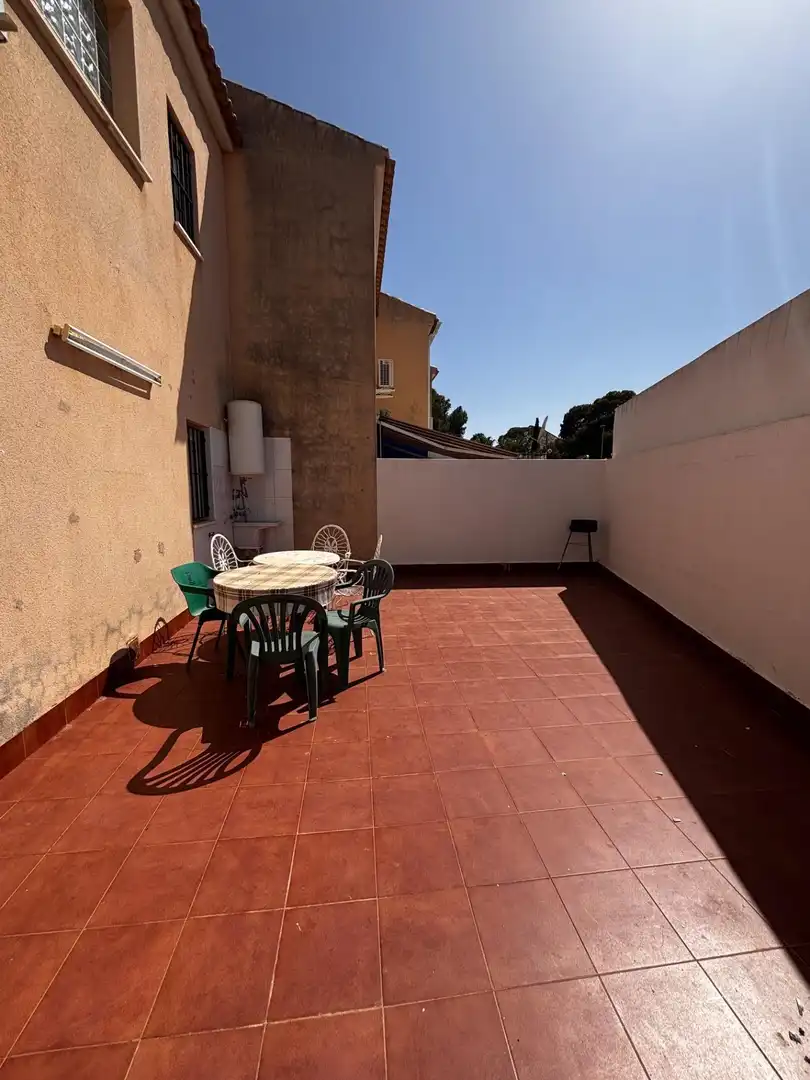 Villa con terrazza in vendita a Calle TUCUMAN 64