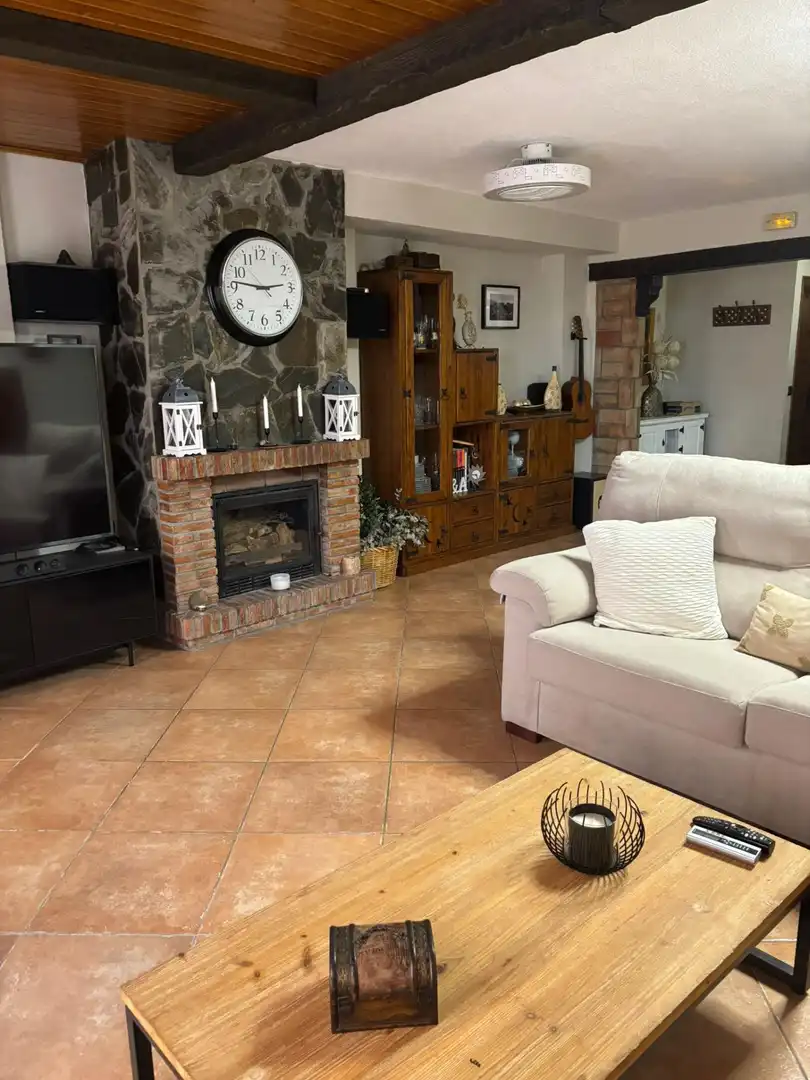 Sala d'estar de Casa adosada en venda en Alhaurín de la Torre amb Aire condicionat, Moblat i Piscina comunitària