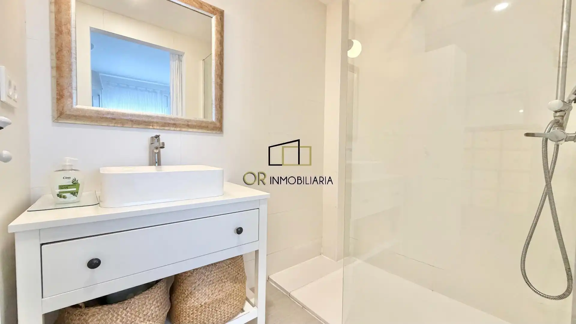 Baño de Piso en venta en Vilanova i la Geltrú con Calefacción, Parquet y Terraza