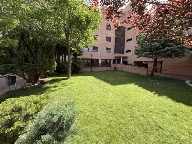 Vista exterior de Ático de alquiler en Yebes con Aire acondicionado, Calefacción y Amueblado