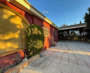 Vista exterior de Casa o xalet en venda en  Jaén Capital amb Jardí privat i Piscina comunitària