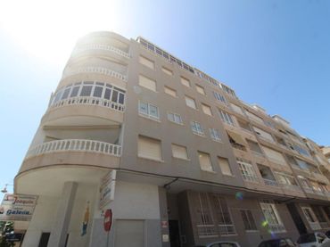 Bajo en venta en Avenida Habaneras
