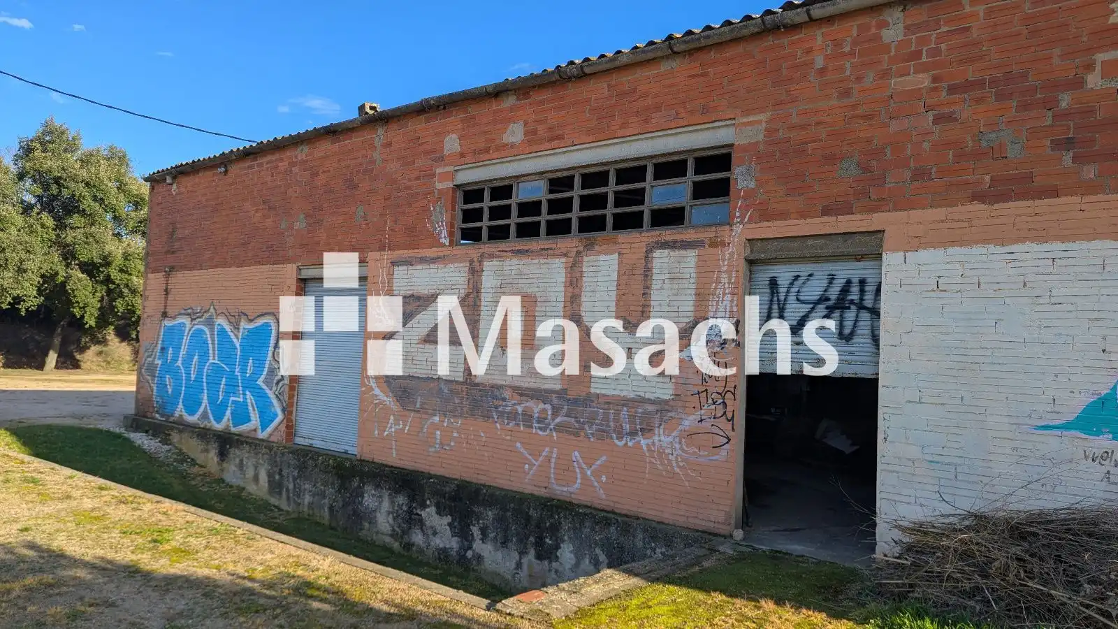 Außenansicht von Fabrikhallen zur Miete in Girona