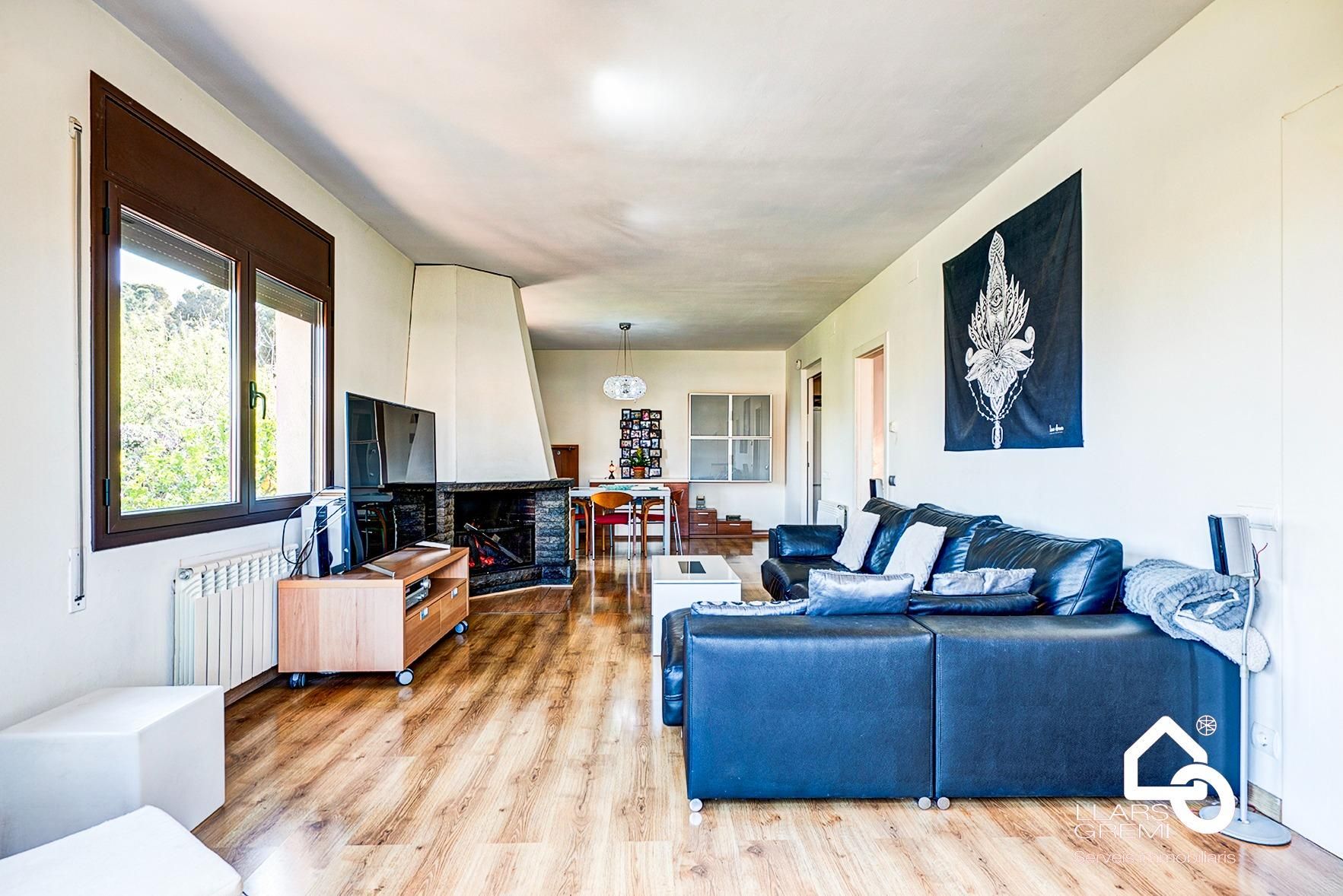 Sala d'estar de Casa o xalet en venda en Els Hostalets de Pierola amb Calefacció, Jardí privat i Terrassa