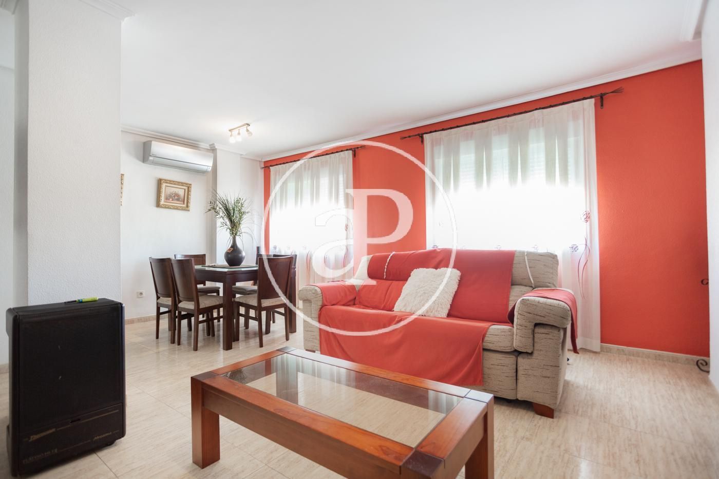 Exterior view of Single-family semi-detached for sale in Alginet  with Air Conditioner, Heating and Private garden