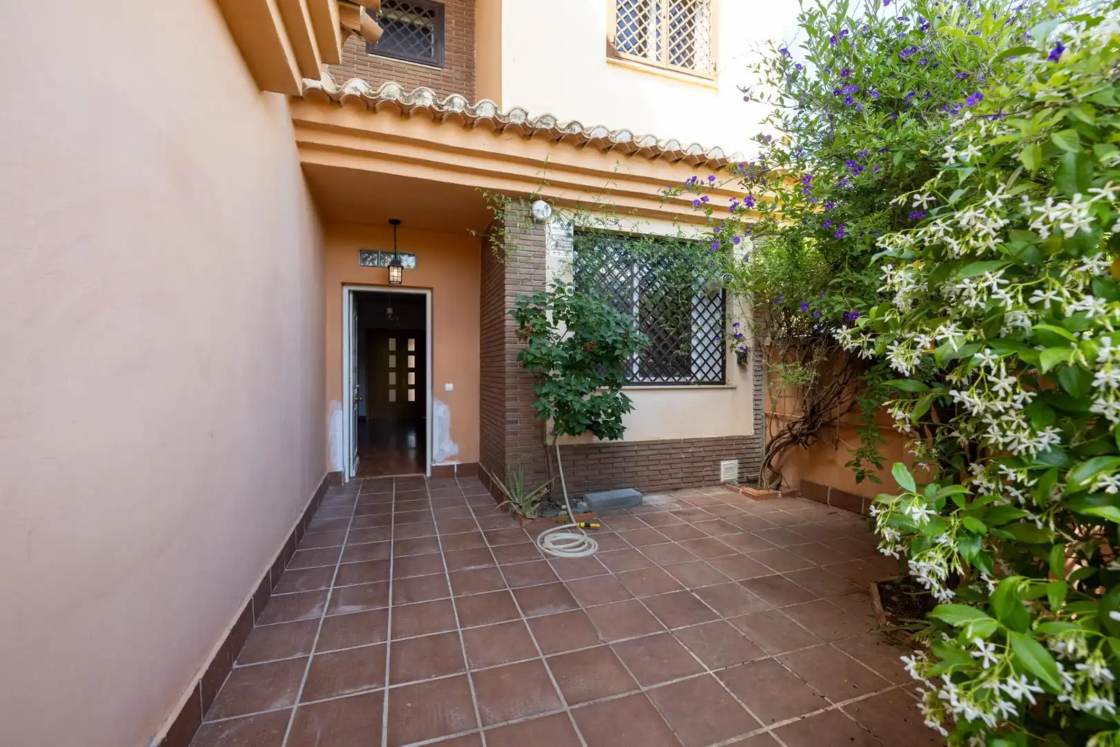 Casa adosada en venta en Las Gabias con Calefacción, Jardín privado y Terraza