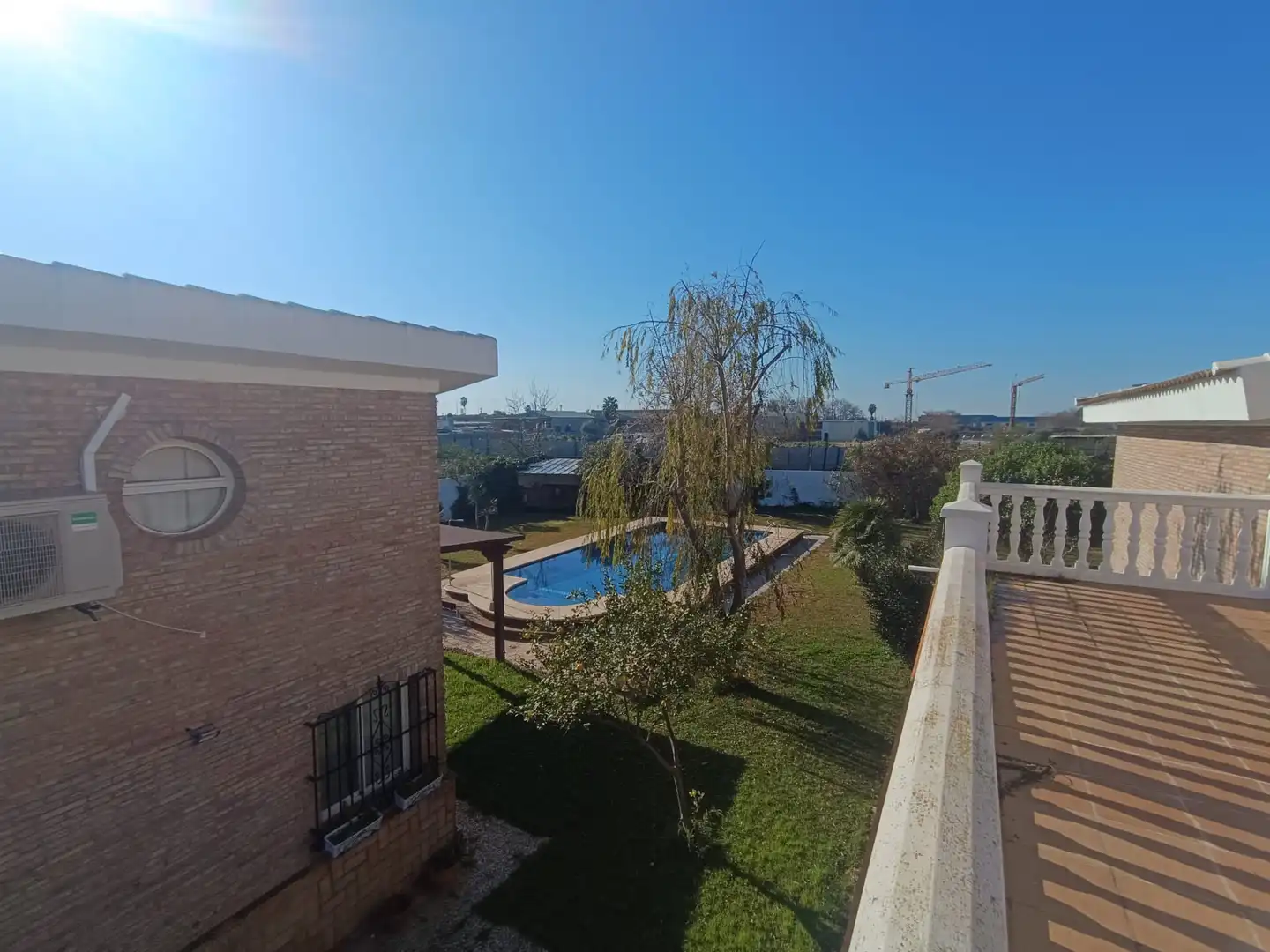 Piscina de Casa o xalet en venda en Alcalá de Guadaira amb Aire condicionat, Calefacció i Jardí privat