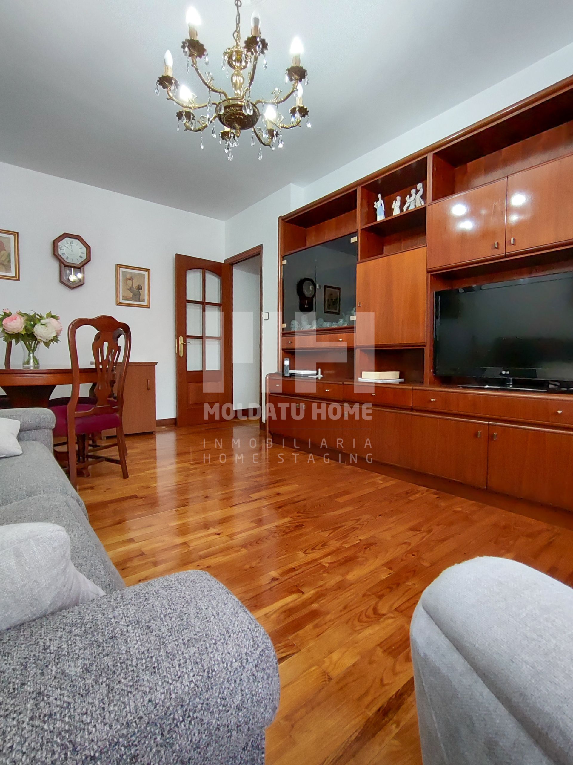 Sala d'estar de Pis en venda en Donostia - San Sebastián  amb Calefacció, Traster i Moblat