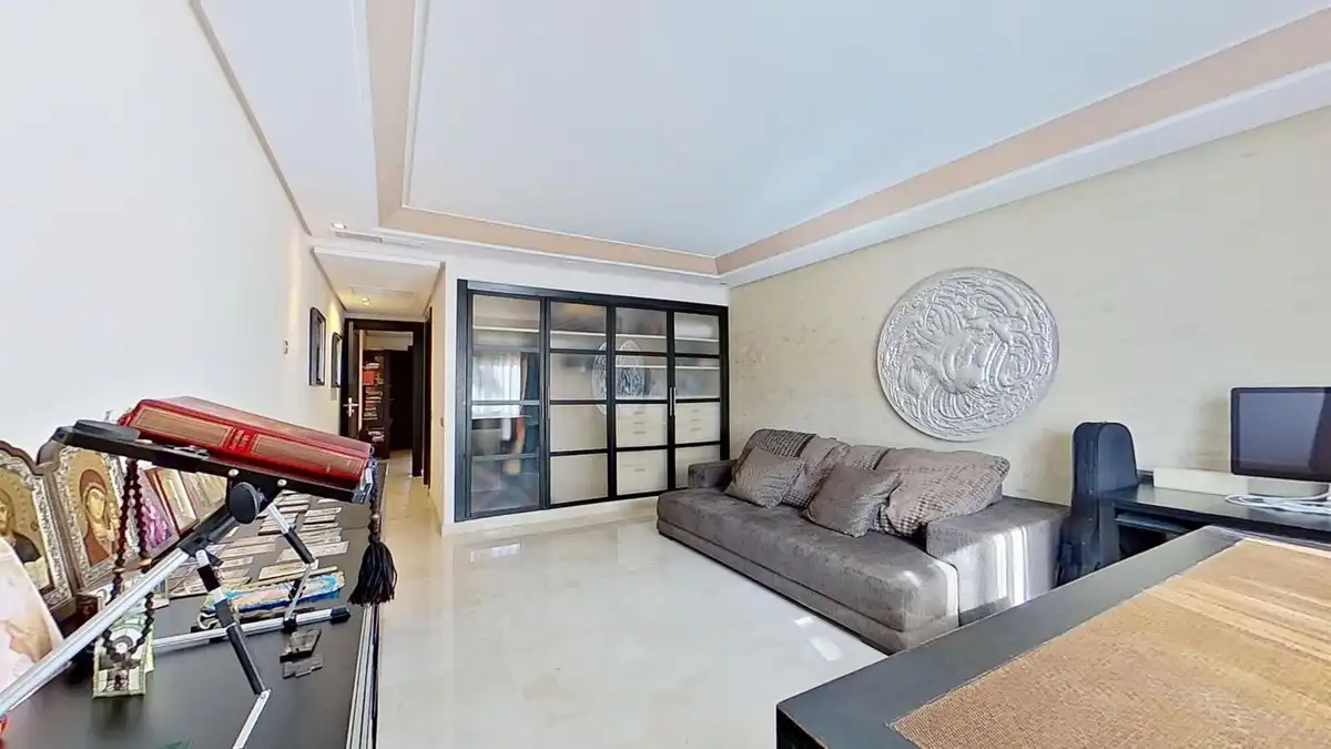Sala de estar de Ático en venta en Marbella con Aire acondicionado, Terraza y Sauna