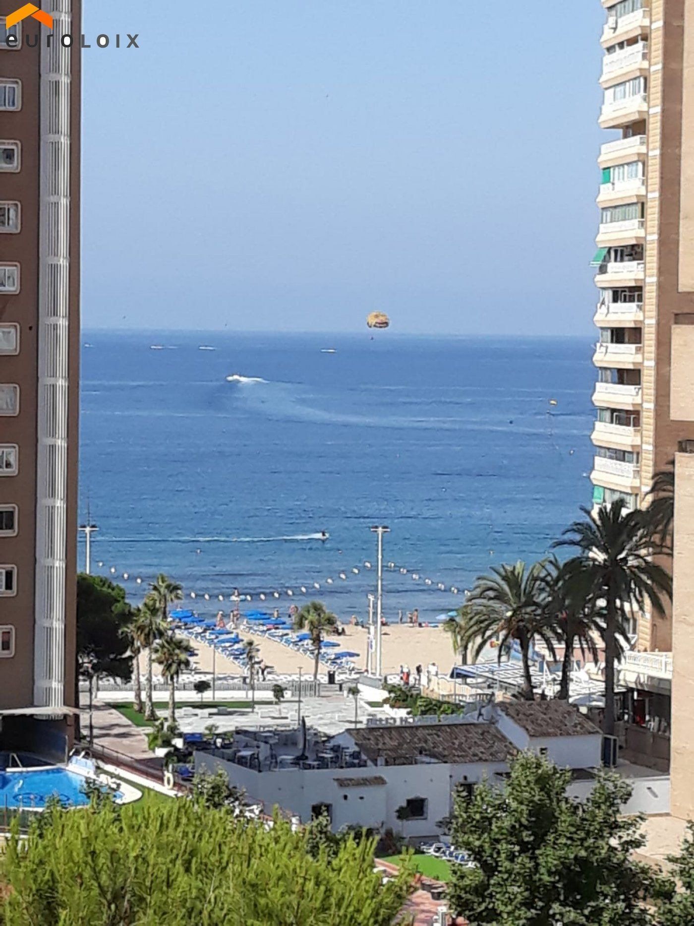 Vista exterior de Estudi en venda en Benidorm amb Aire condicionat, Terrassa i Piscina comunitària