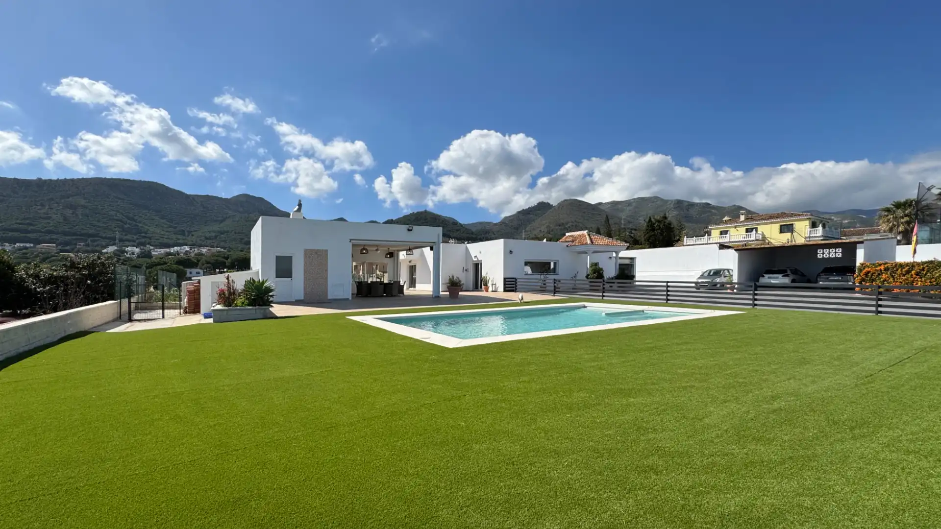 Vista exterior de Casa o chalet en venta en Alhaurín de la Torre con Aire acondicionado, Calefacción y Jardín privado