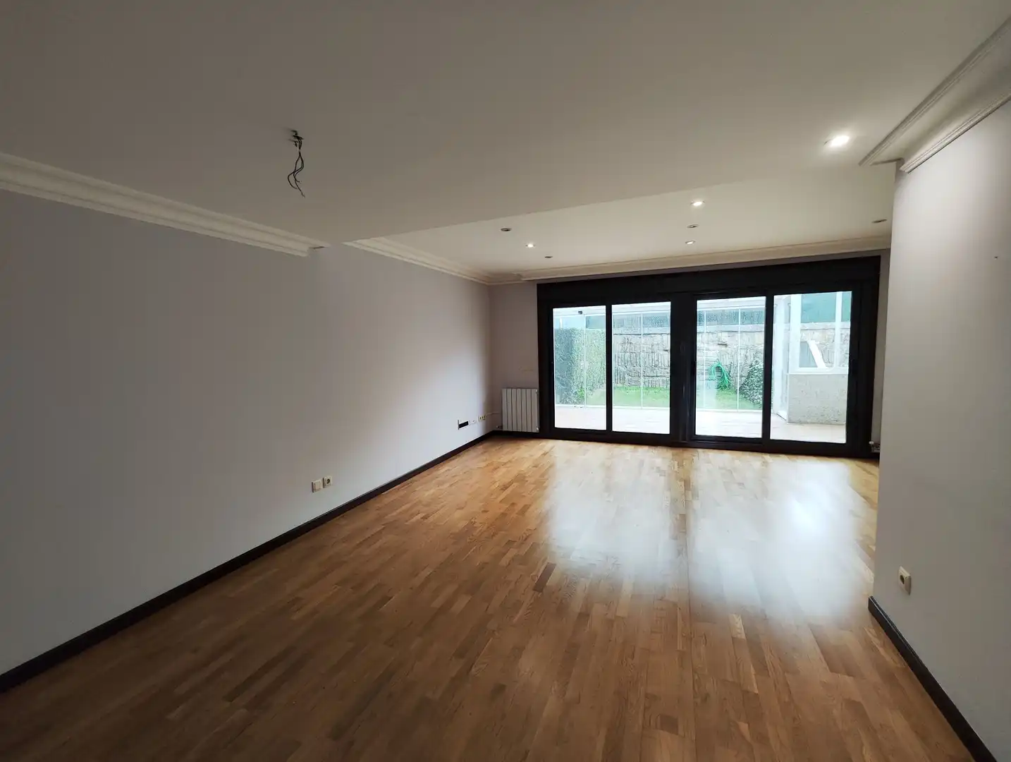 Sala de estar de Casa adosada en venta en Vigo  con Jardín privado, Parquet y Terraza