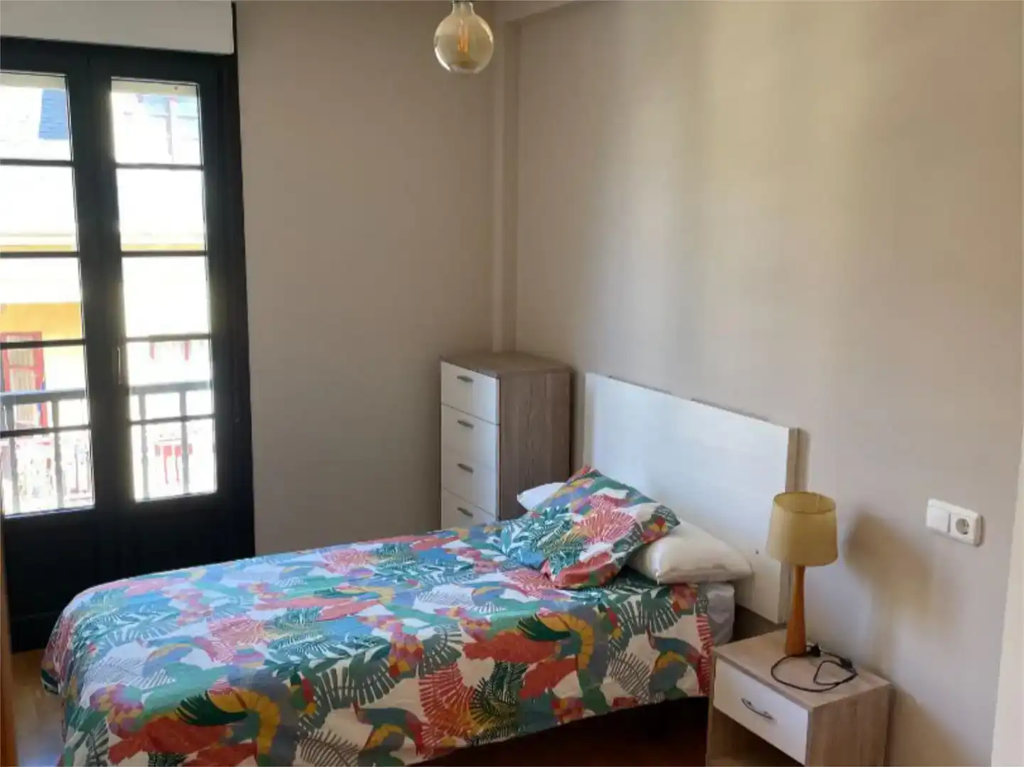 Schlafzimmer von Wohnung zur Miete in Castropol mit Balkon