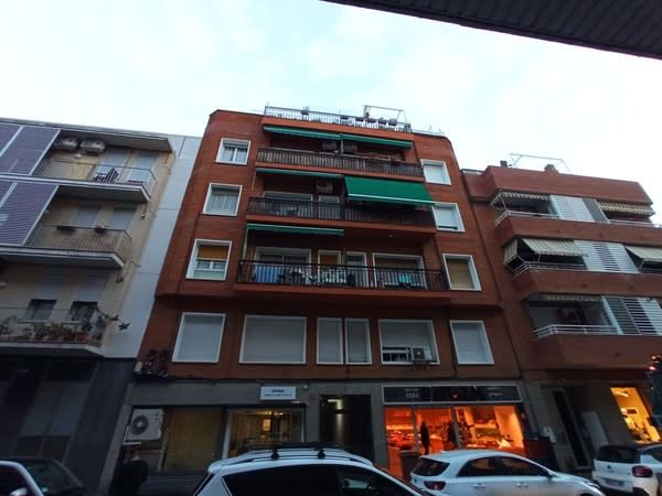 Vista exterior de Local de alquiler en Castelldefels