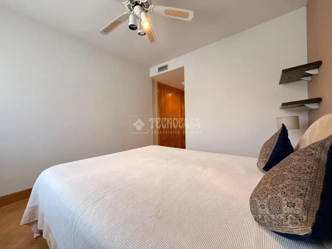 Bedroom of Flat for sale in Madrid  with Heating, Private garden and Parquet flooring