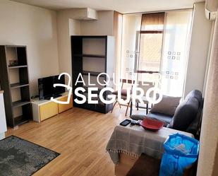 Living room of Flat to rent in Chiloeches  with Air Conditioner and Terrace