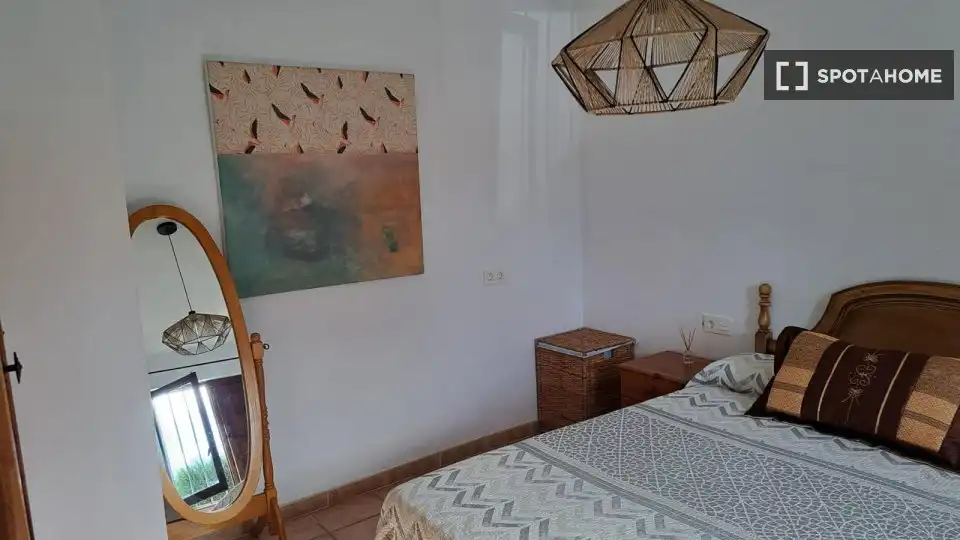 Habitación de Apartamento para compartir en Villanueva del Trabuco con Aire acondicionado, Terraza y Amueblado