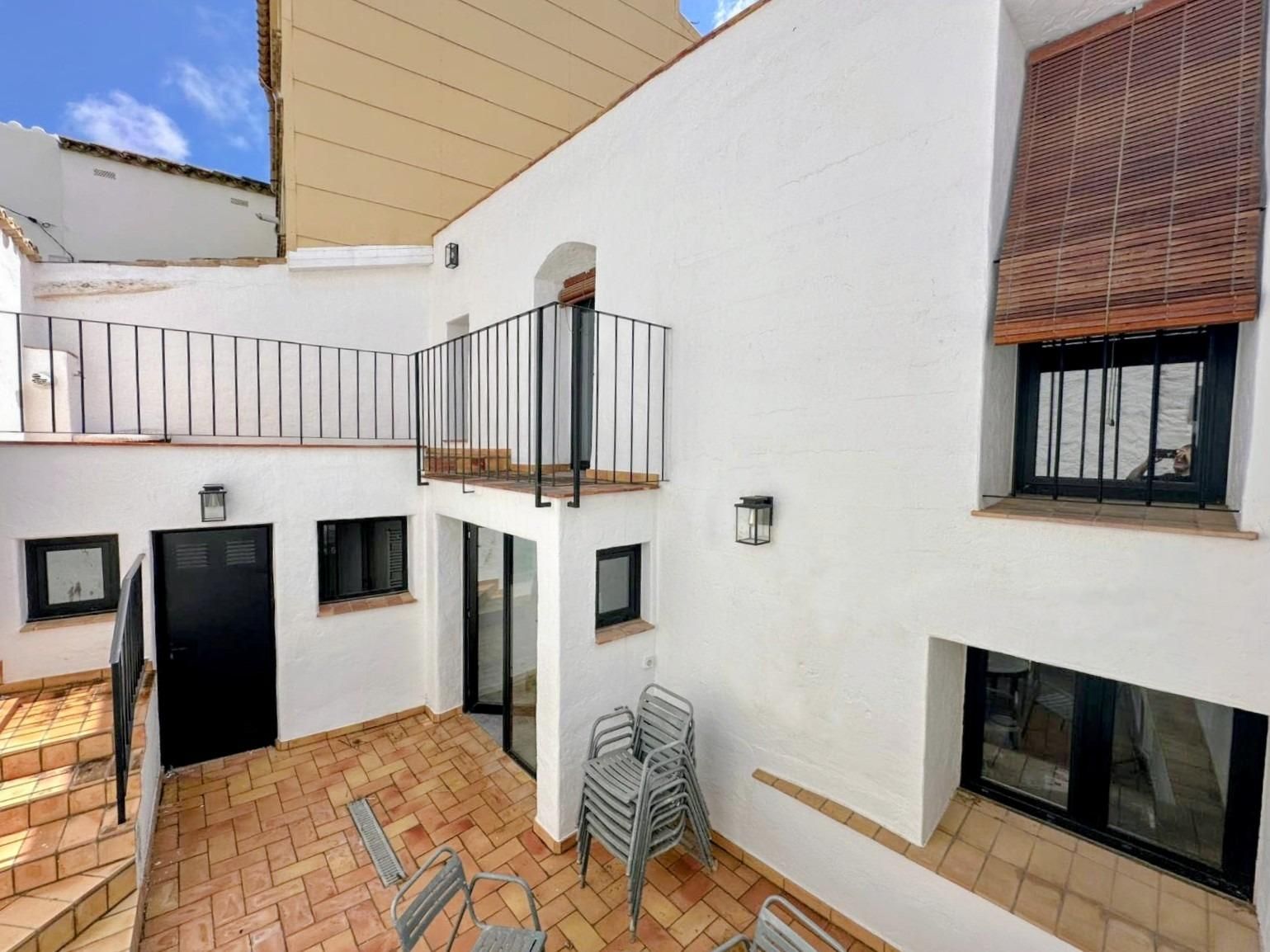 Vista exterior de Casa o xalet en venda en Sant Pere de Ribes amb Terrassa i Balcó