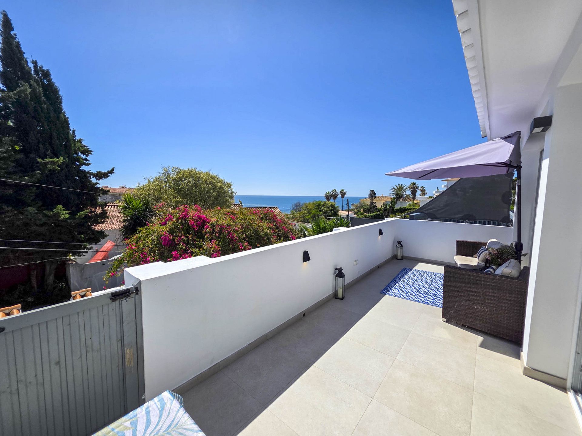 Terrace of House or chalet for sale in Estepona  with Air Conditioner, Private garden and Terrace