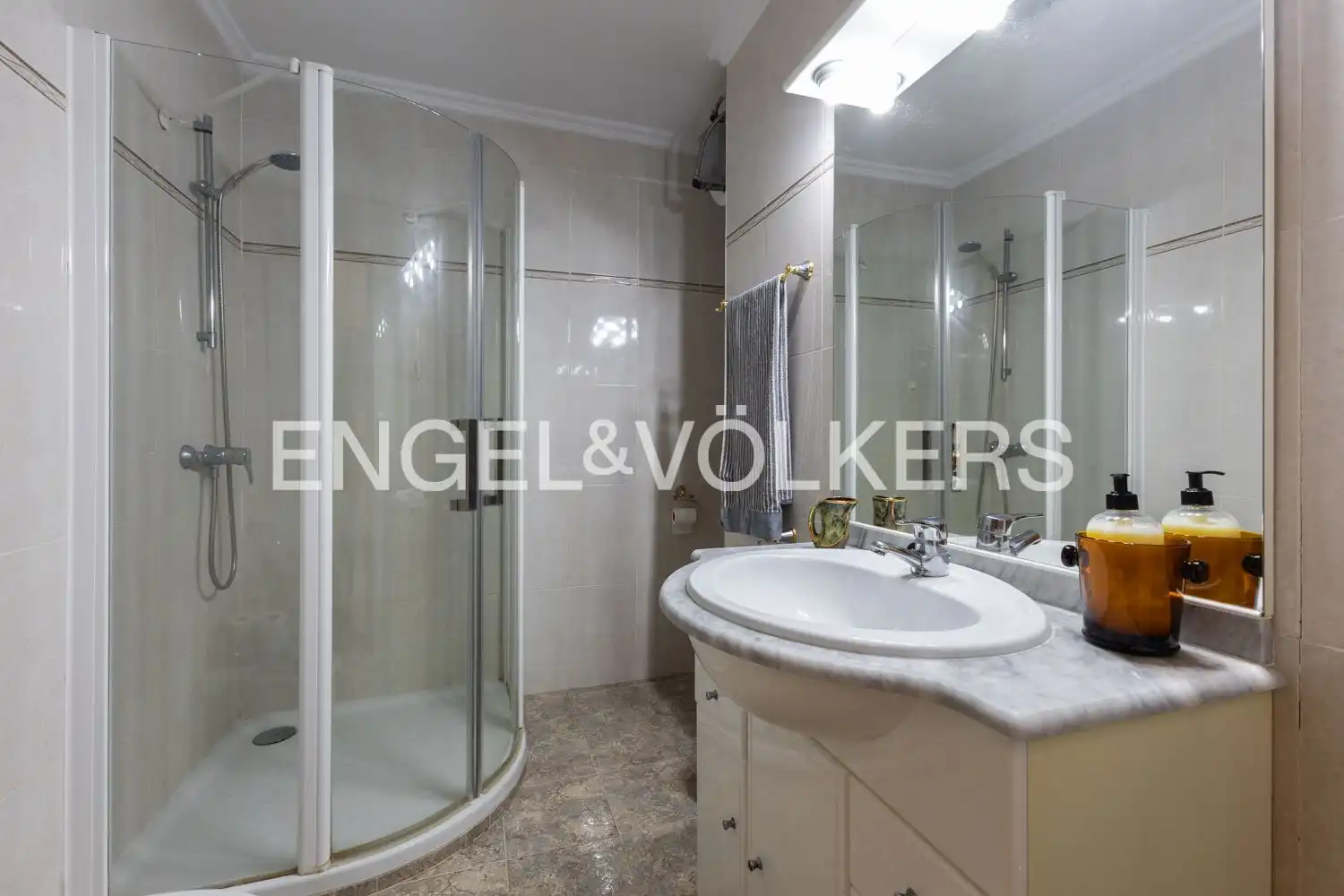Baño de Piso de alquiler en Cullera con Calefacción, Terraza y Amueblado