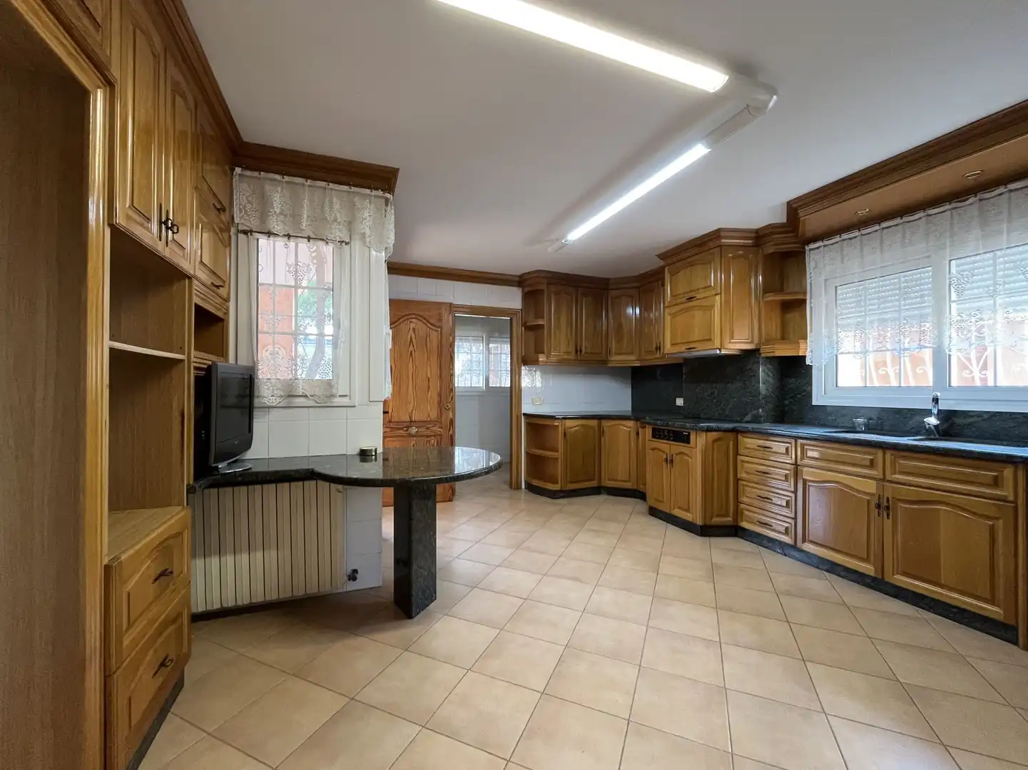 Cuina de Casa o xalet en venda en Ontinyent amb Aire condicionat, Calefacció i Jardí privat