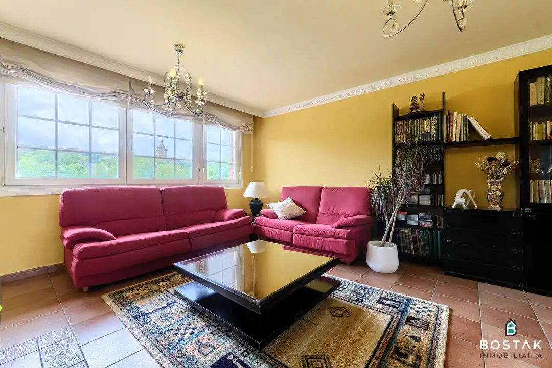 Sala d'estar de Casa o xalet en venda en Barrika amb Calefacció, Jardí privat i Terrassa