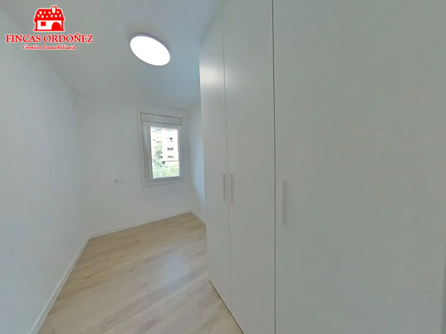 Schlafzimmer von Wohnung zum Verkauf in Sant Andreu de la Barca mit Klimaanlage, Heizung und Balkon