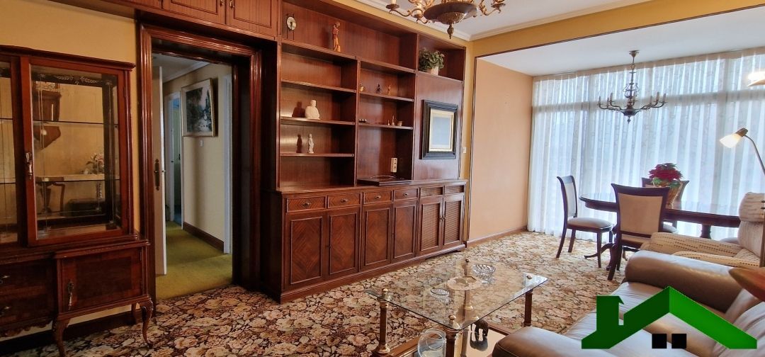 Sala d'estar de Pis en venda en Bilbao  amb Calefacció, Moblat i Balcó