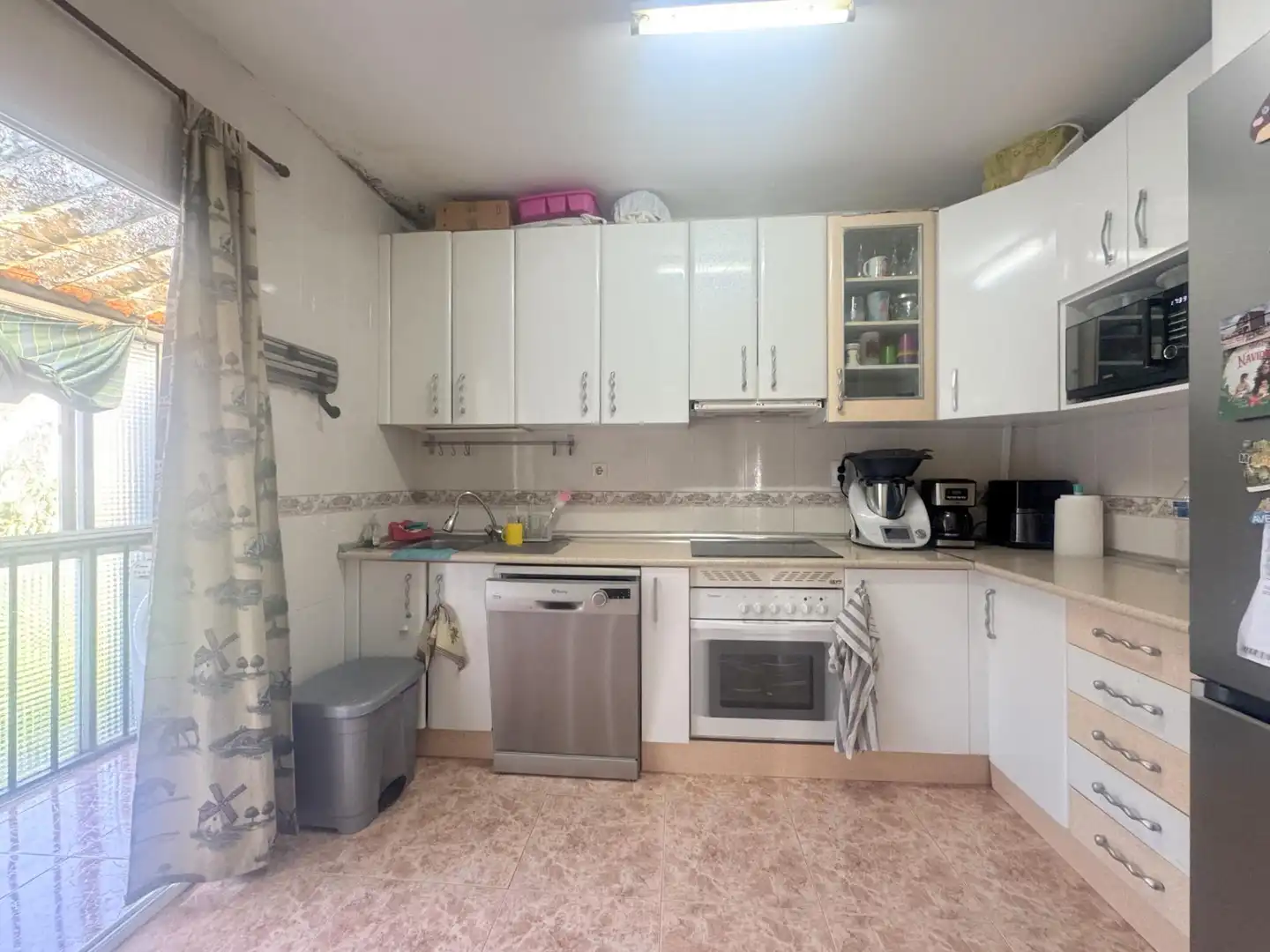 Küche von Wohnung zum Verkauf in Candeleda mit Klimaanlage und Heizung