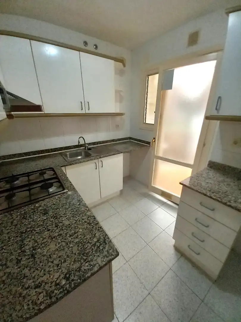 Cuina de Pis en venda en Barcelona amb Aire condicionat i Balcó