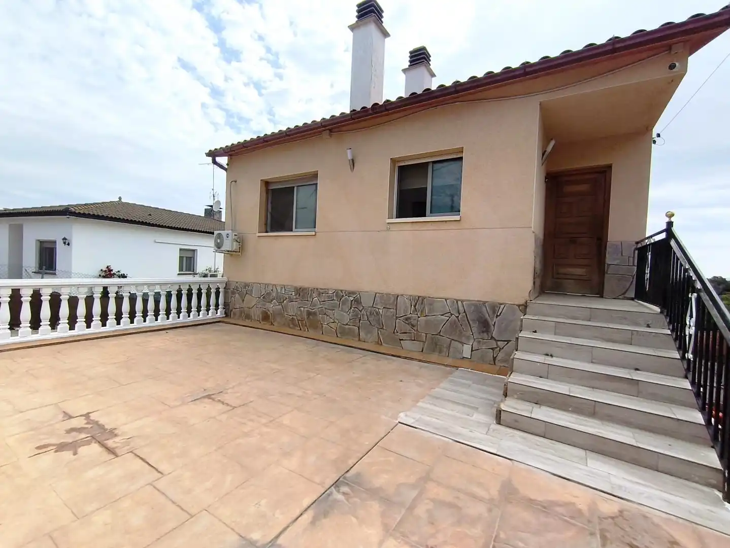 Vista exterior de Casa o chalet en venta en Bigues i Riells del Fai con Aire acondicionado, Terraza y Piscina