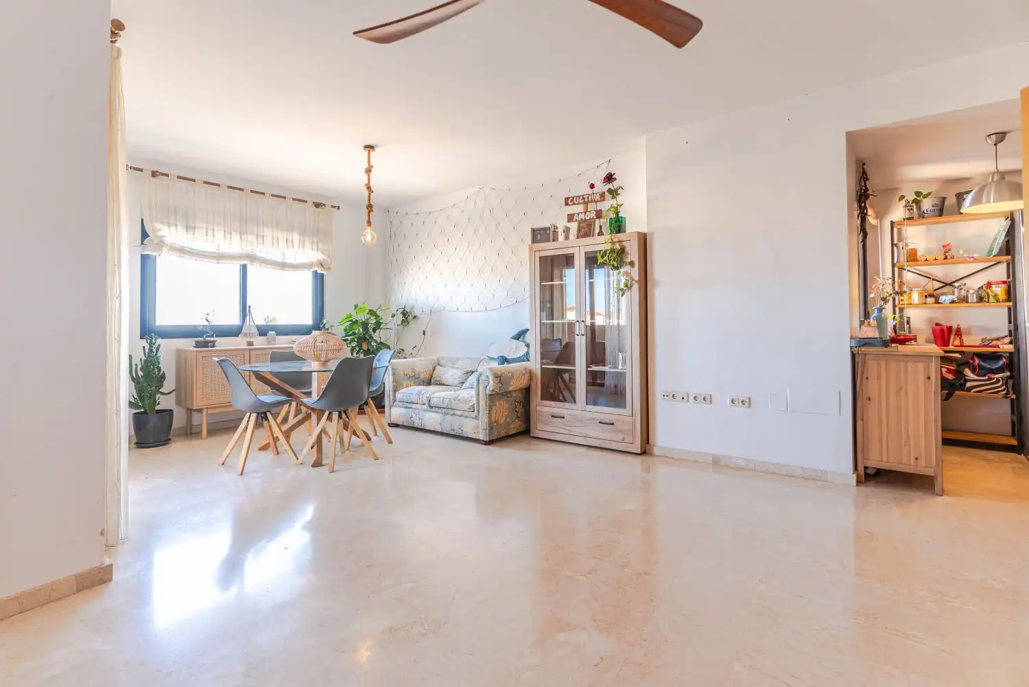 Sala de estar de Piso en venta en Motril con Terraza, Balcón y Piscina comunitaria