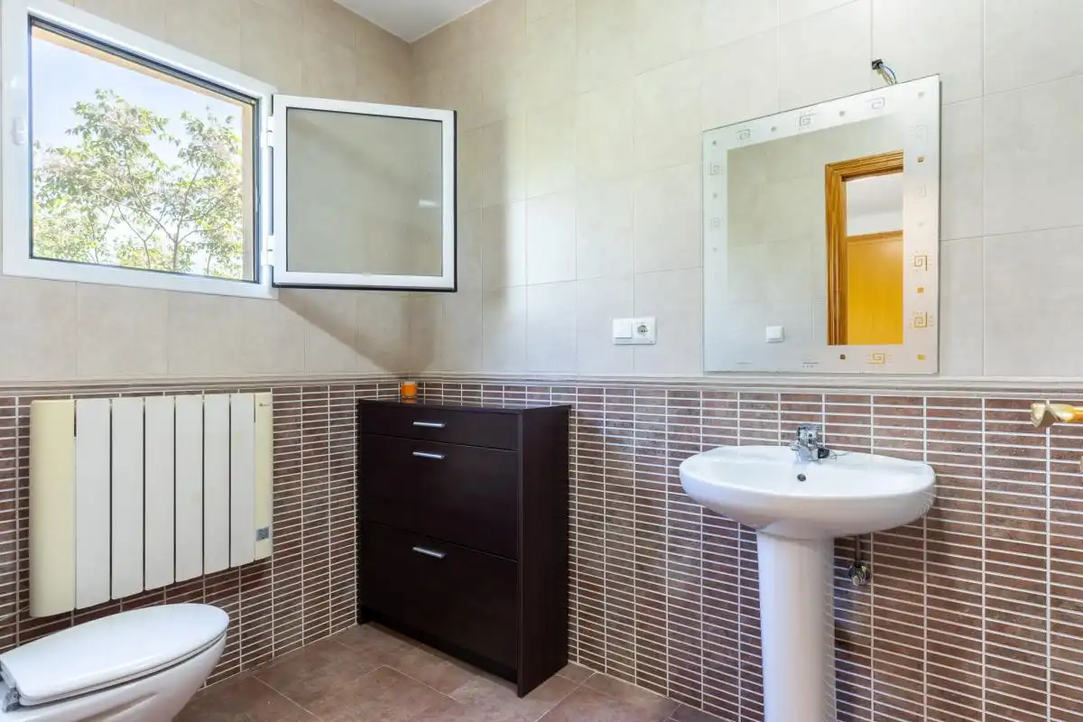 Bany de Casa o xalet en venda en Montroi / Montroy amb Aire condicionat, Calefacció i Jardí privat