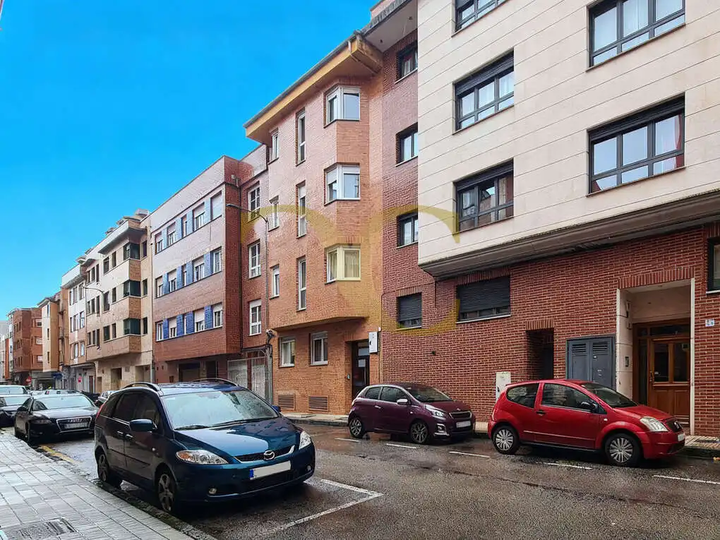 Vista exterior de Pis en venda en Gijón  amb Calefacció i Traster